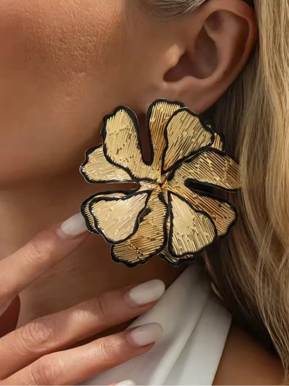Gold Floral Outline Earrings